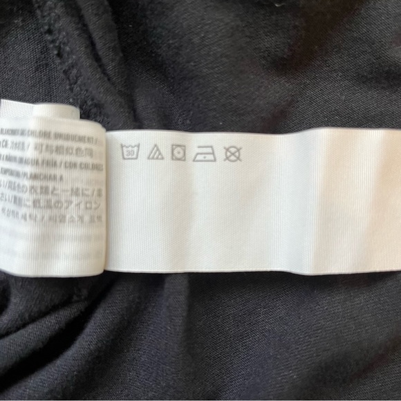 Hollister Curved Hem, Crew Neck Black with Floral Long Sleeve Tee, Men's Medium - Picture 6 of 10